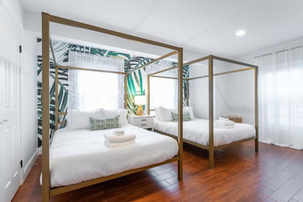 Sosuite | Billiards 3BR Apt w W/D
