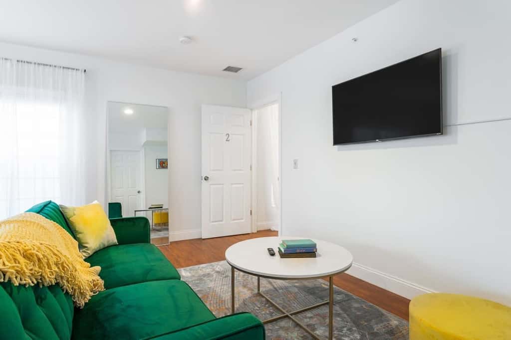 Sosuite | Billiards 3BR Apt w W/D