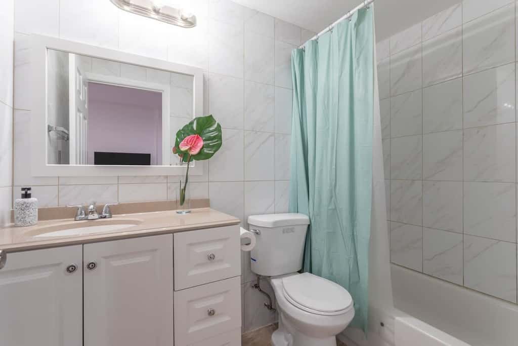 Sosuite | Billiards 3BR Apt w W/D