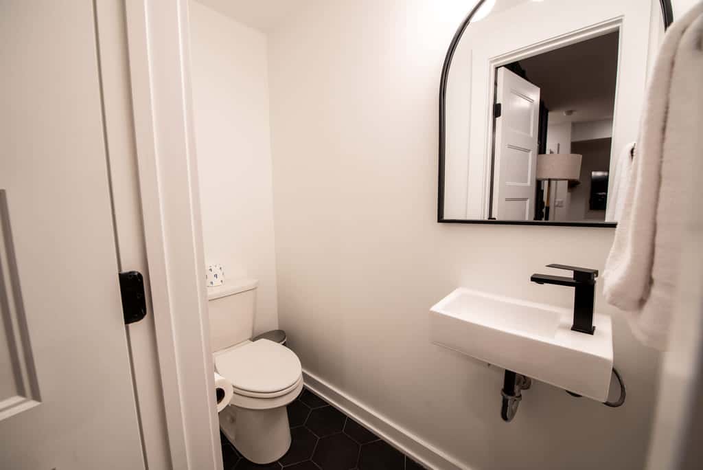 Sosuite | 2BR Apt w W/D, Split Level