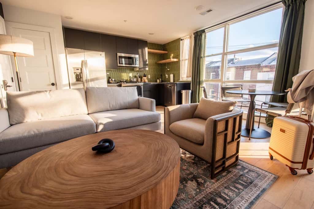 Sosuite | 2BR Apt w W/D, Split Level