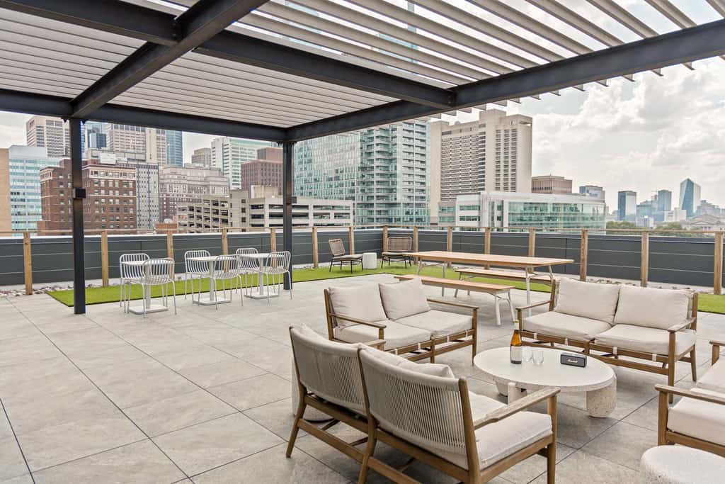 Sosuite | 1BR Apt w Roof Deck, Gym, Laundry