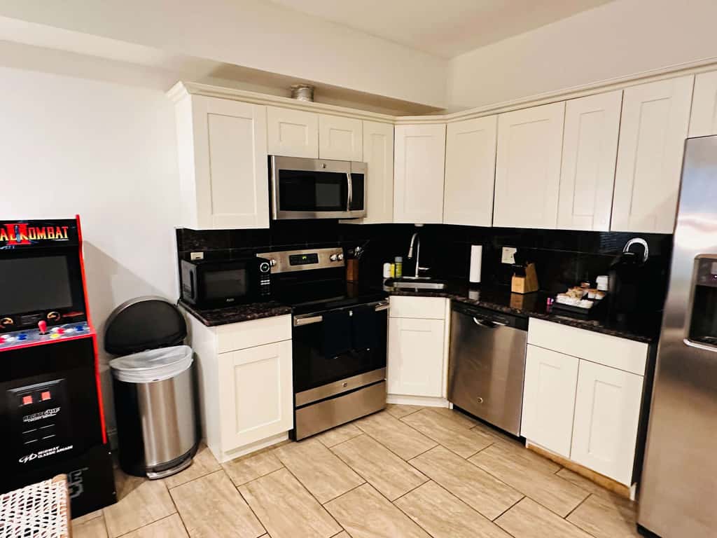 Sosuite | Arcade 2BR Apt w/ W/D