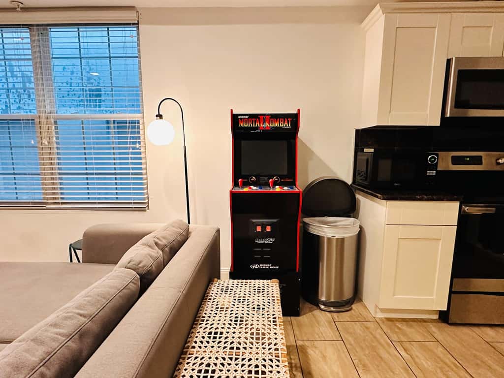 Sosuite | Arcade 2BR Apt w/ W/D