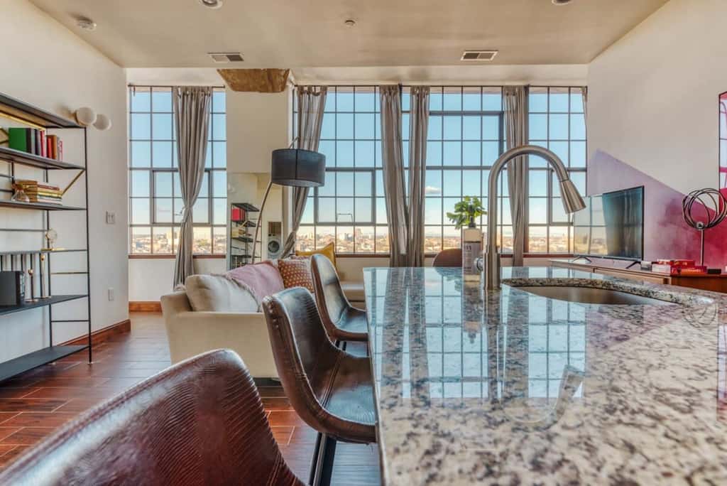 Sosuite | 2BR Penthouse w Balcony, W/D, Gym