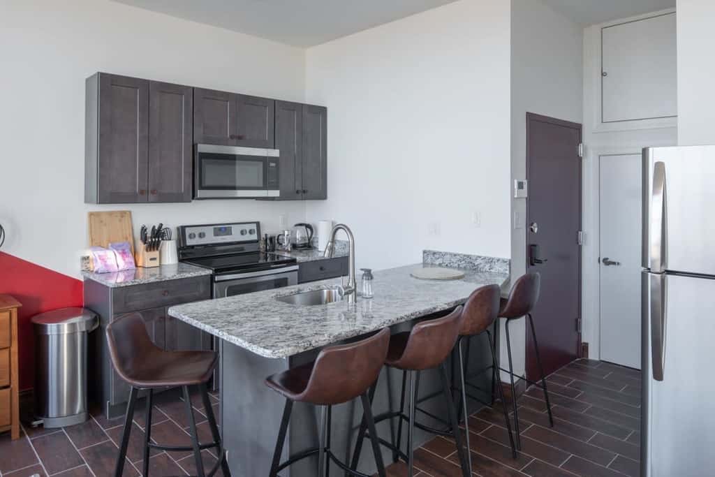 Sosuite | 2BR Penthouse w Balcony, W/D, Gym