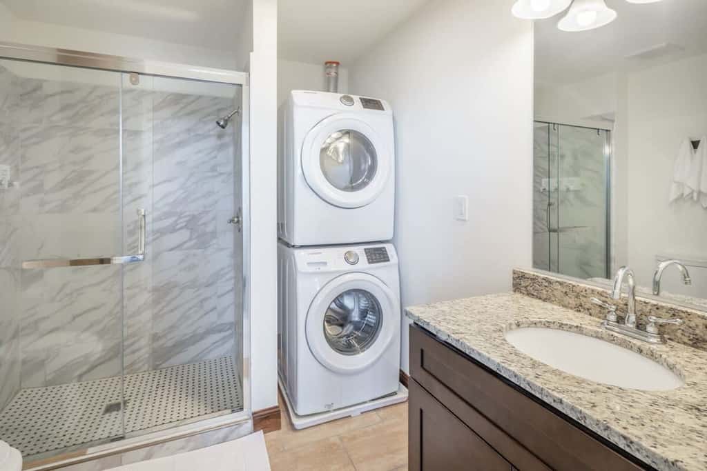 Sosuite | 2BR Penthouse w Balcony, W/D, Gym