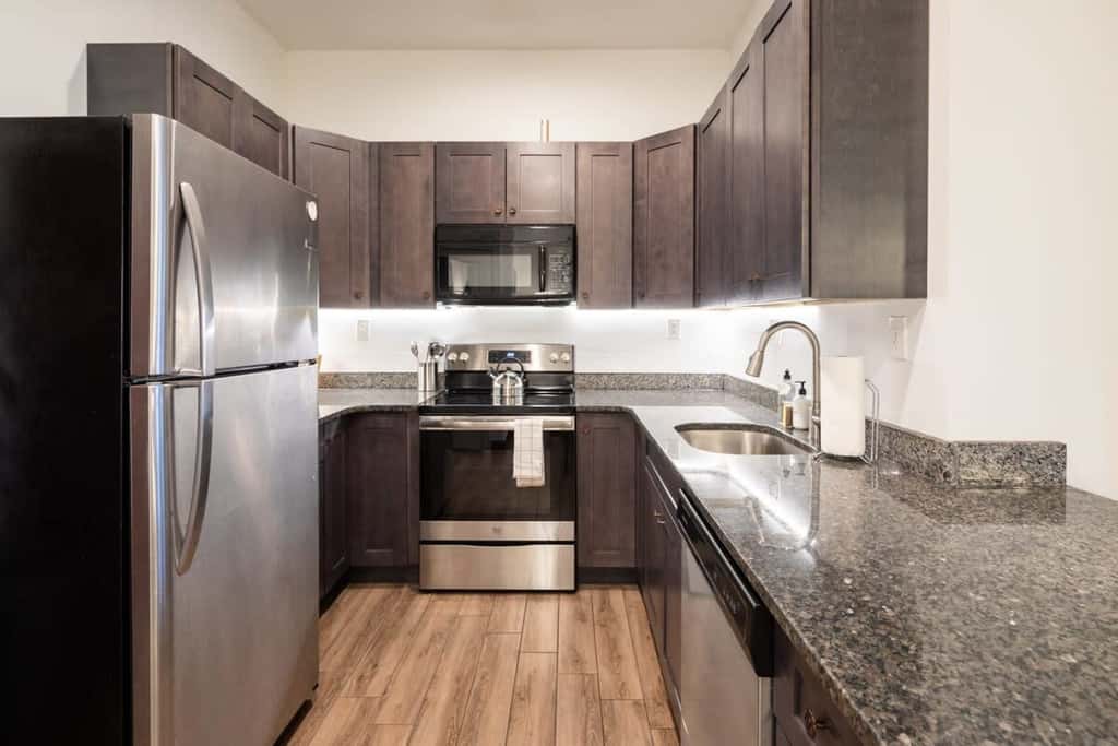 Sosuite | 2BR Apt w W/D, Gym, On-Site Restaurant