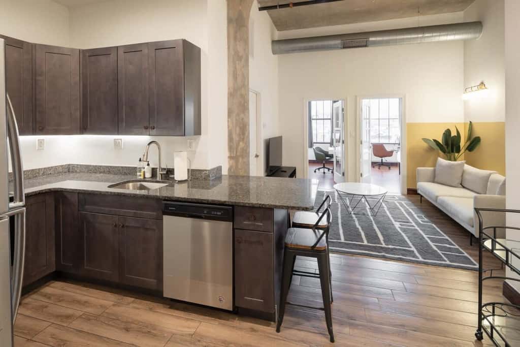 Sosuite | 2BR Apt w W/D, Gym, On-Site Restaurant