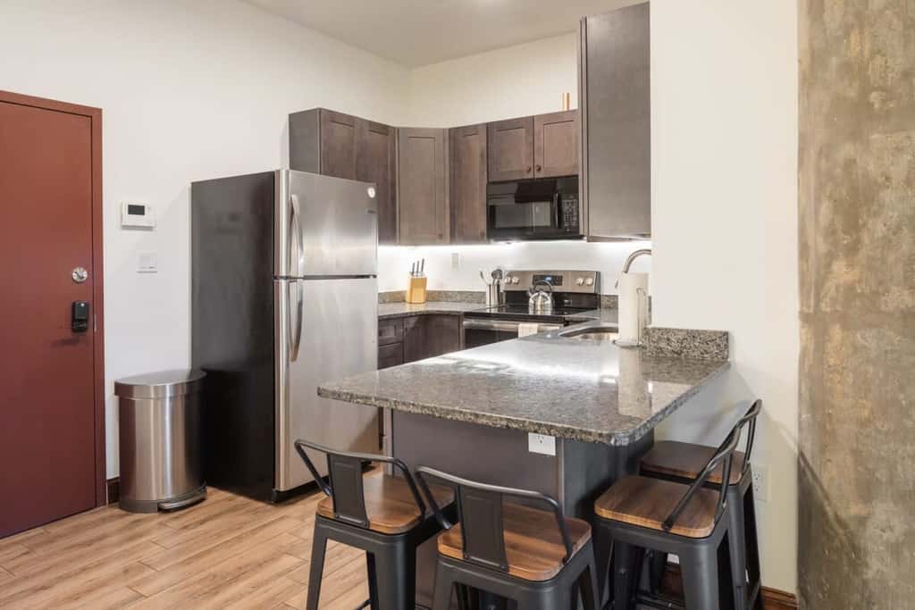 Sosuite | 2BR Apt w W/D, Gym, On-Site Restaurant