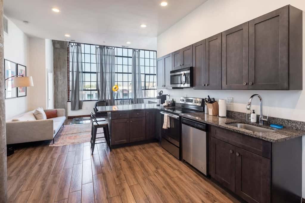 Sosuite | 3BR Apt w Balcony, W/D, Gym, On-Site Bar
