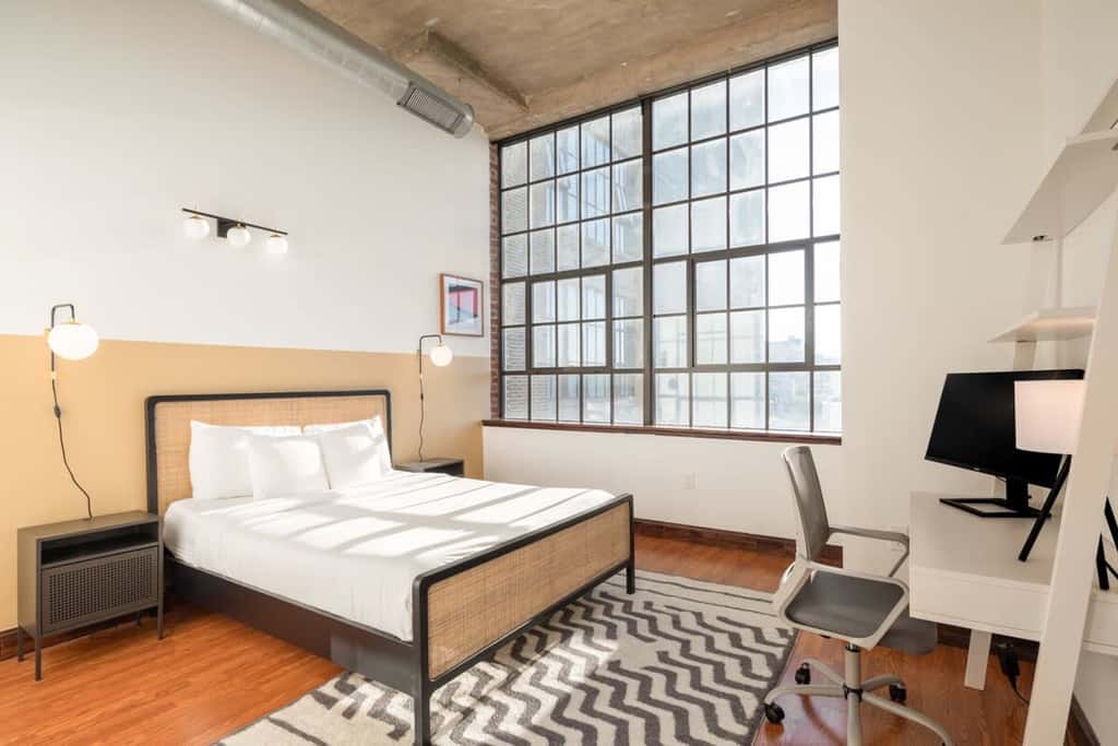Sosuite | 3BR Apt w Balcony, W/D, Gym, On-Site Bar