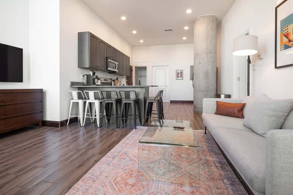Sosuite | 3BR Apt w Balcony, W/D, Gym, On-Site Bar
