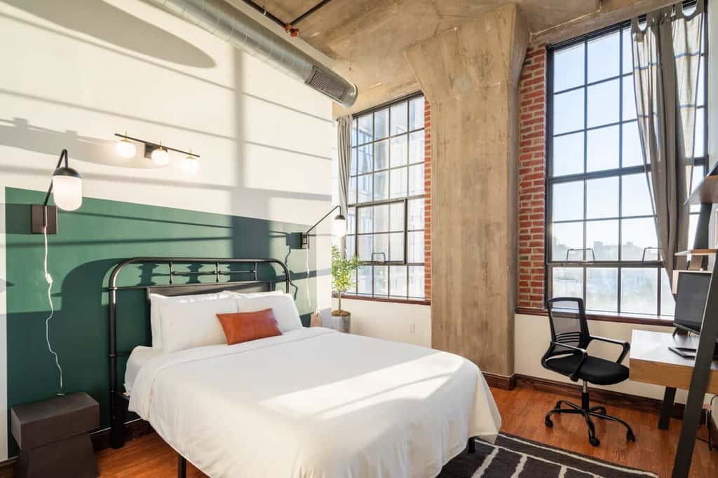 Sosuite | 3BR Apt w Balcony, W/D, Gym, On-Site Bar