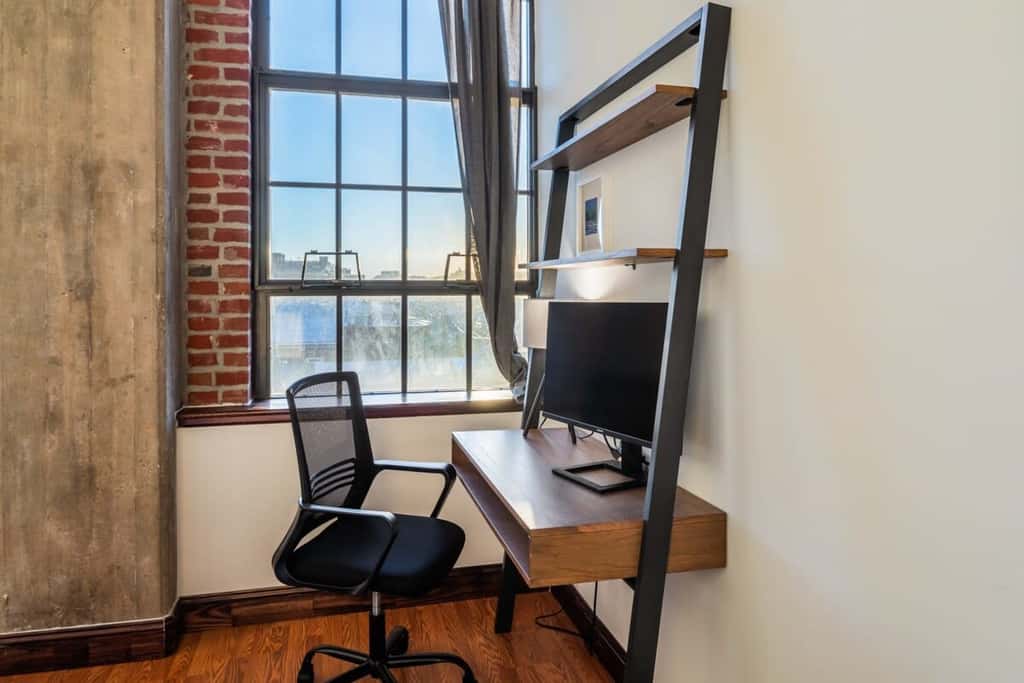 Sosuite | 3BR Apt w Balcony, W/D, Gym, On-Site Bar