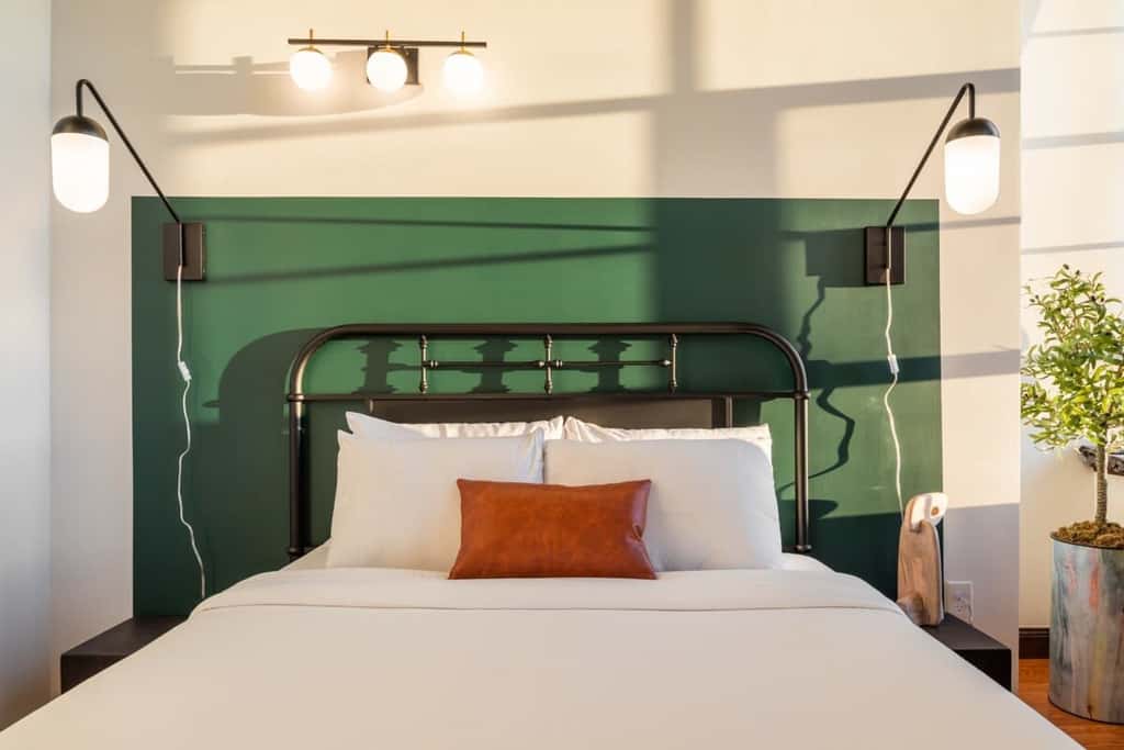 Sosuite | 3BR Apt w Balcony, W/D, Gym, On-Site Bar