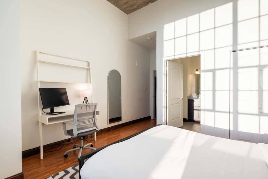 Sosuite | 3BR Apt w Balcony, W/D, Gym, On-Site Bar