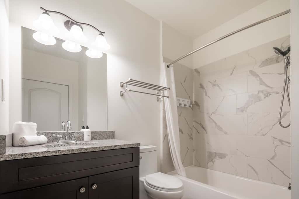 Sosuite | 3BR Apt w Balcony, W/D, Gym, On-Site Bar