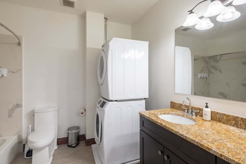 Sosuite | 3BR Apt w Balcony, W/D, Gym, On-Site Bar
