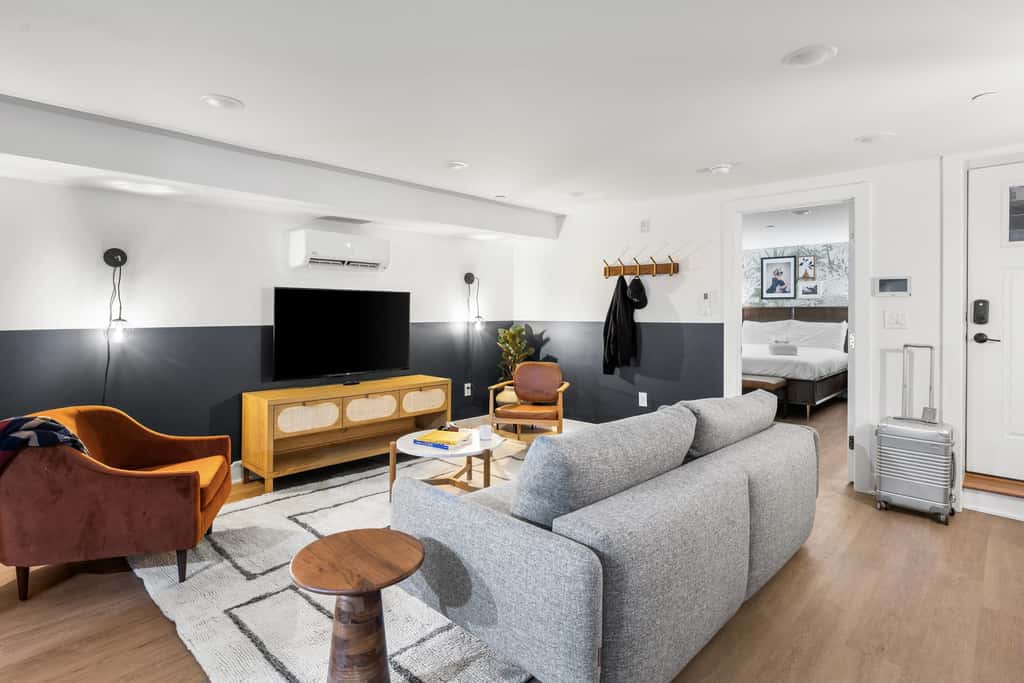 Sosuite | 2BR Apt w Laundry, Private Entrance