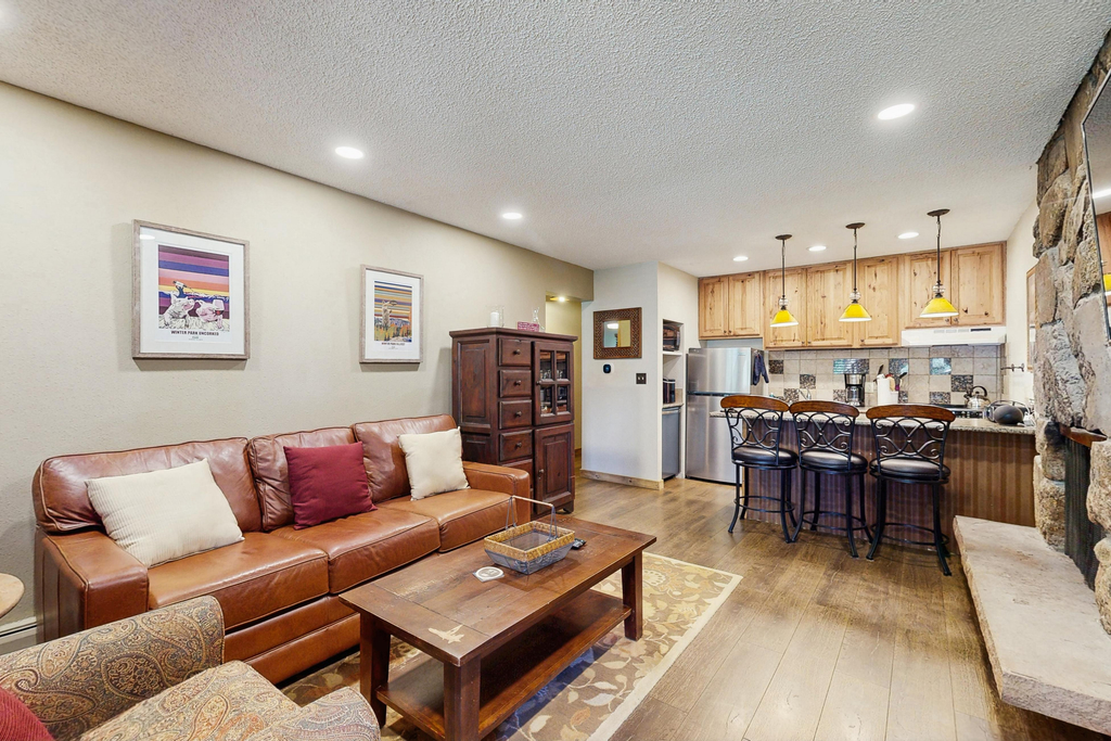Beautiful Riverfront 2BR - Hi Country Haus 12-1
