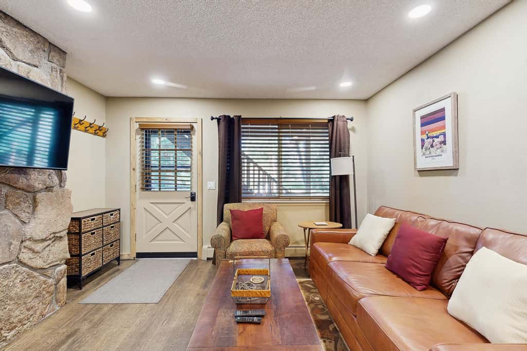 Beautiful Riverfront 2BR - Hi Country Haus 12-1