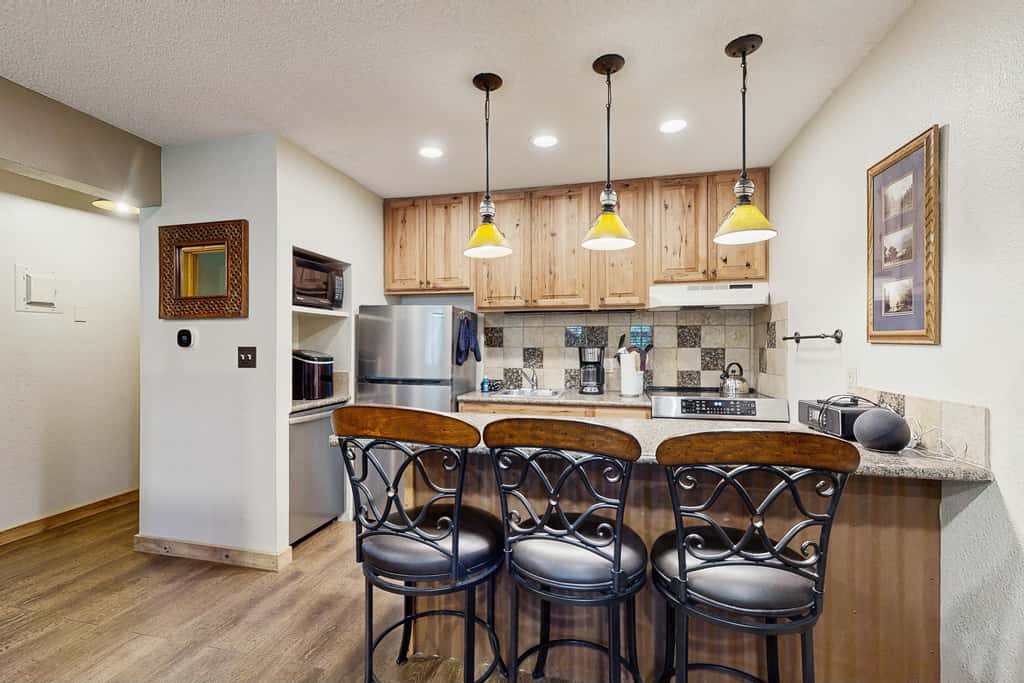 Beautiful Riverfront 2BR - Hi Country Haus 12-1