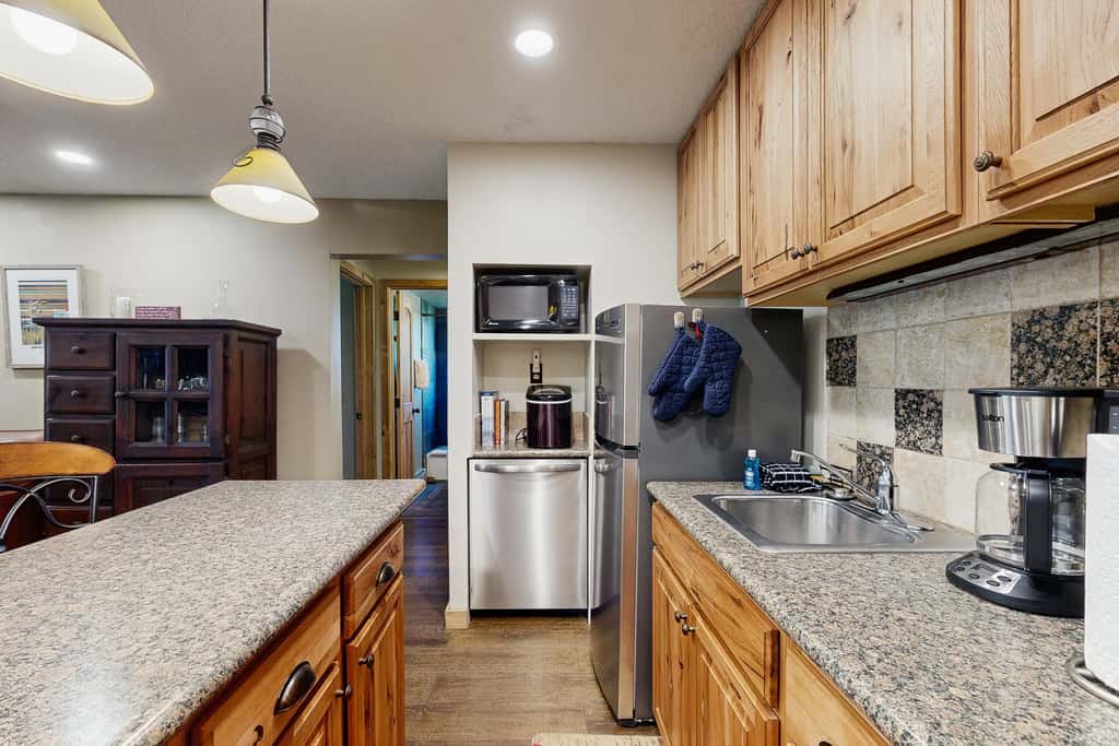 Beautiful Riverfront 2BR - Hi Country Haus 12-1