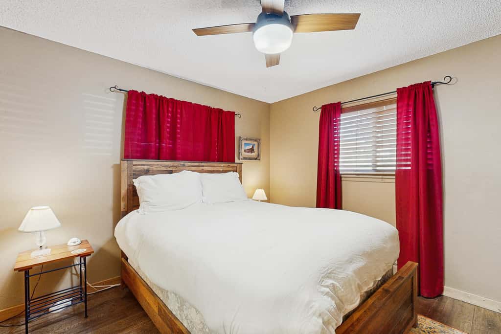 Beautiful Riverfront 2BR - Hi Country Haus 12-1