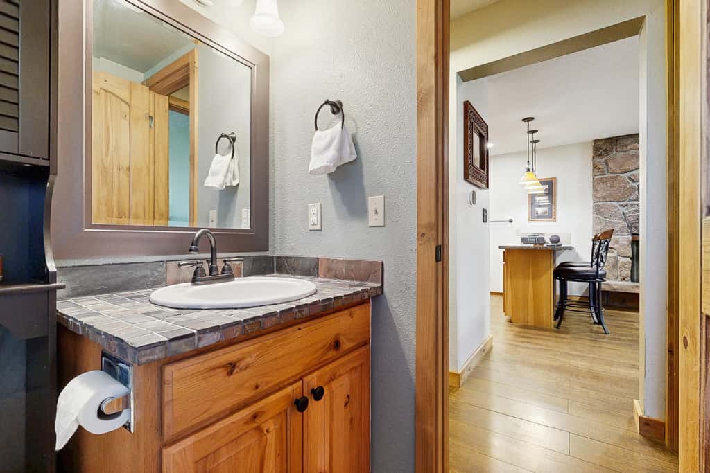 Beautiful Riverfront 2BR - Hi Country Haus 12-1
