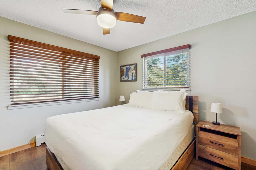 Beautiful Riverfront 2BR - Hi Country Haus 12-1