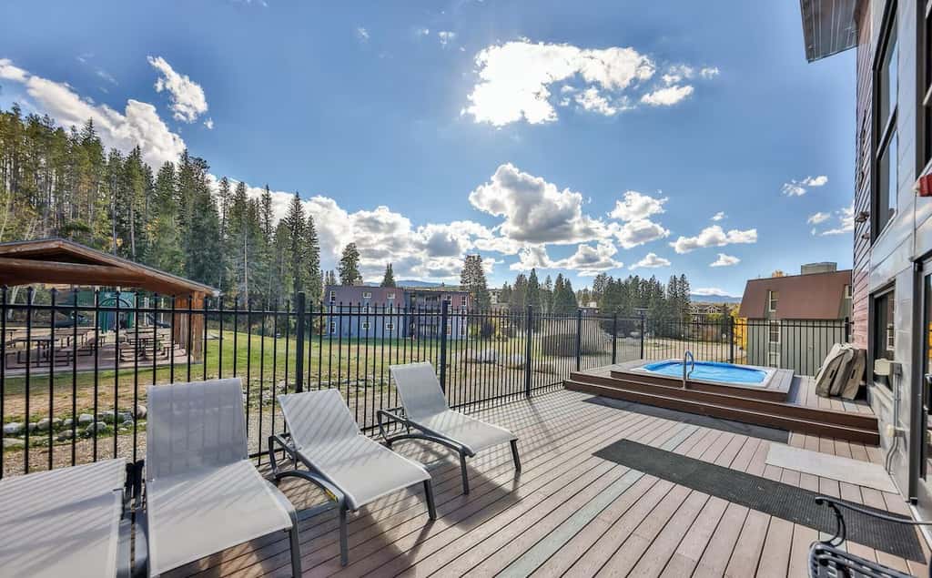 Beautiful Riverfront 2BR - Hi Country Haus 12-1