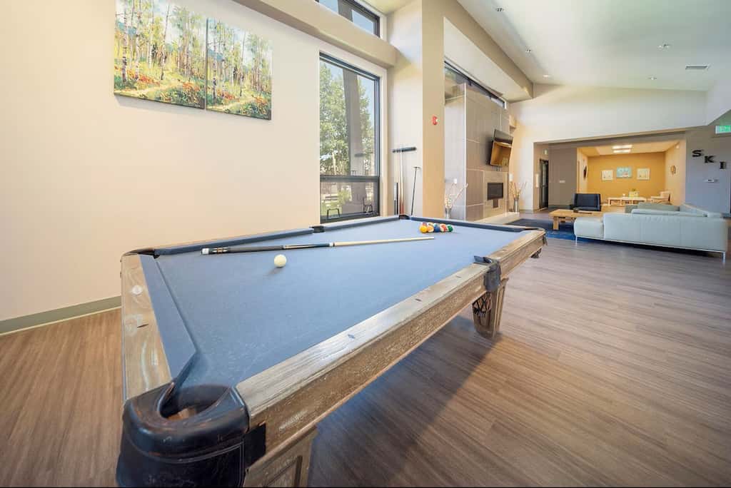 Beautiful Riverfront 2BR - Hi Country Haus 12-1