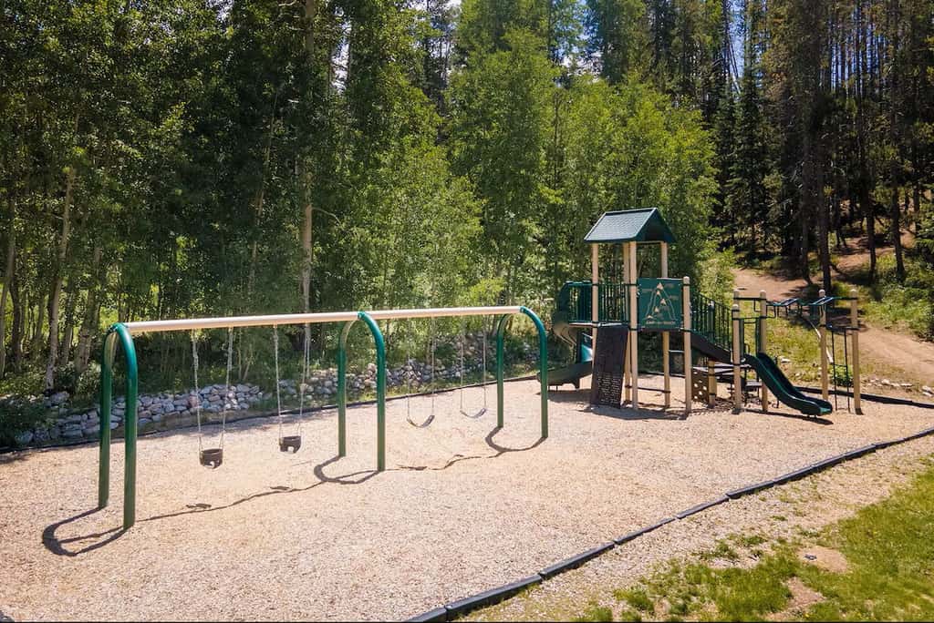 Beautiful Riverfront 2BR - Hi Country Haus 12-1