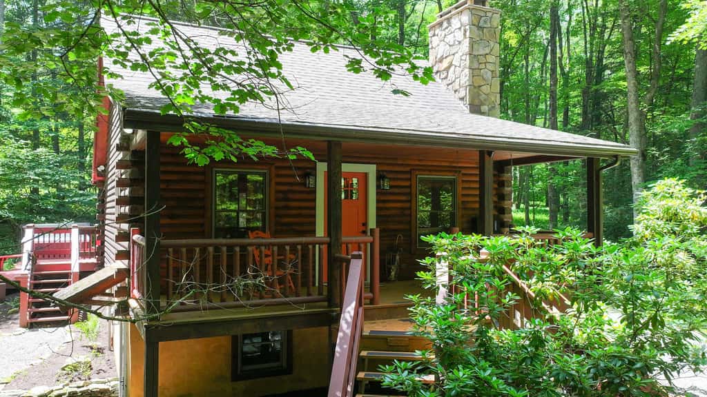 Contemporary 2BR Cabin - HOT TUB & Fireplace - Oakland