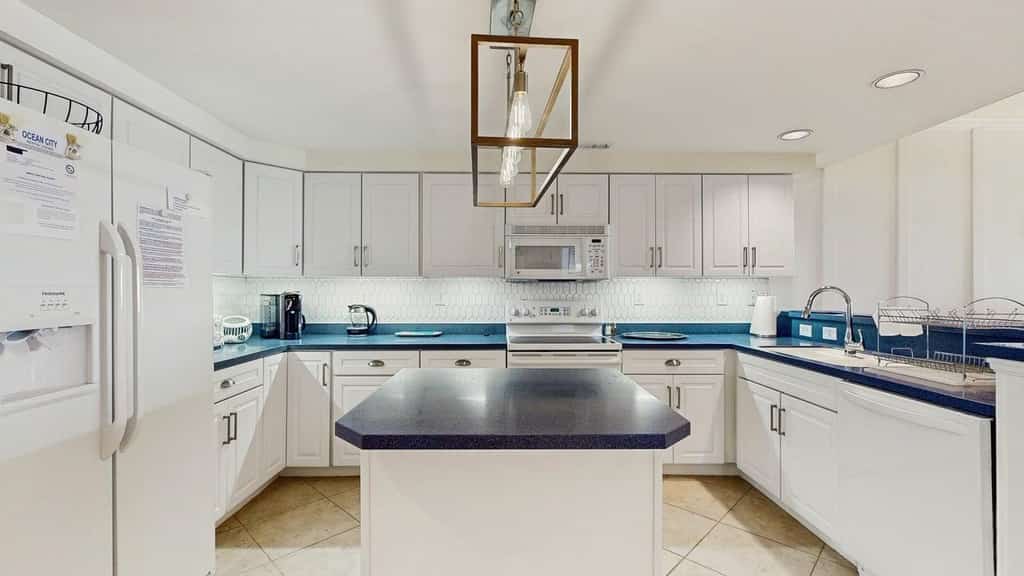 Spacious top-floor beach retreat with pool, fireplace & steps to Northside Park & beach