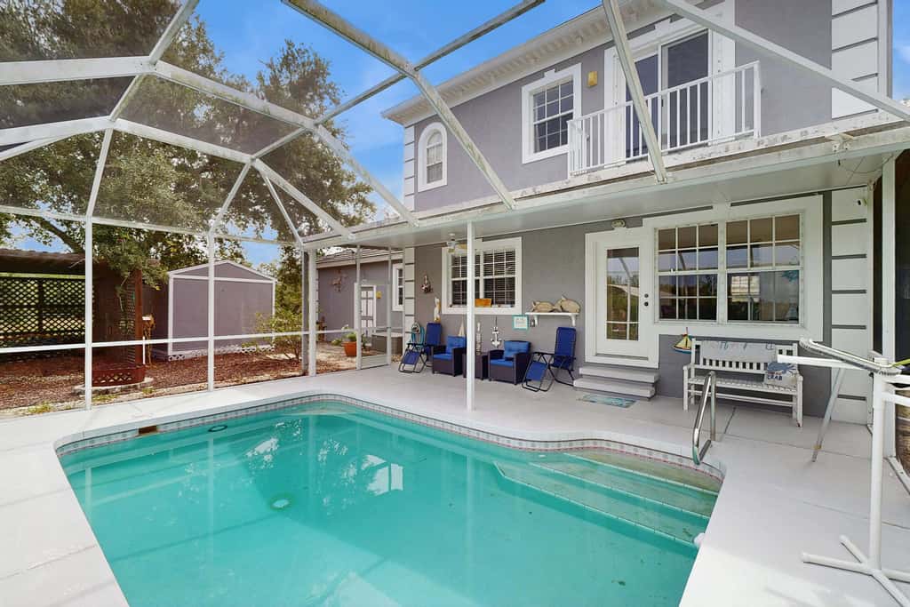 Spacious 3 Bedroom Waterfront Home with Private Pool and in Port Charlotte
