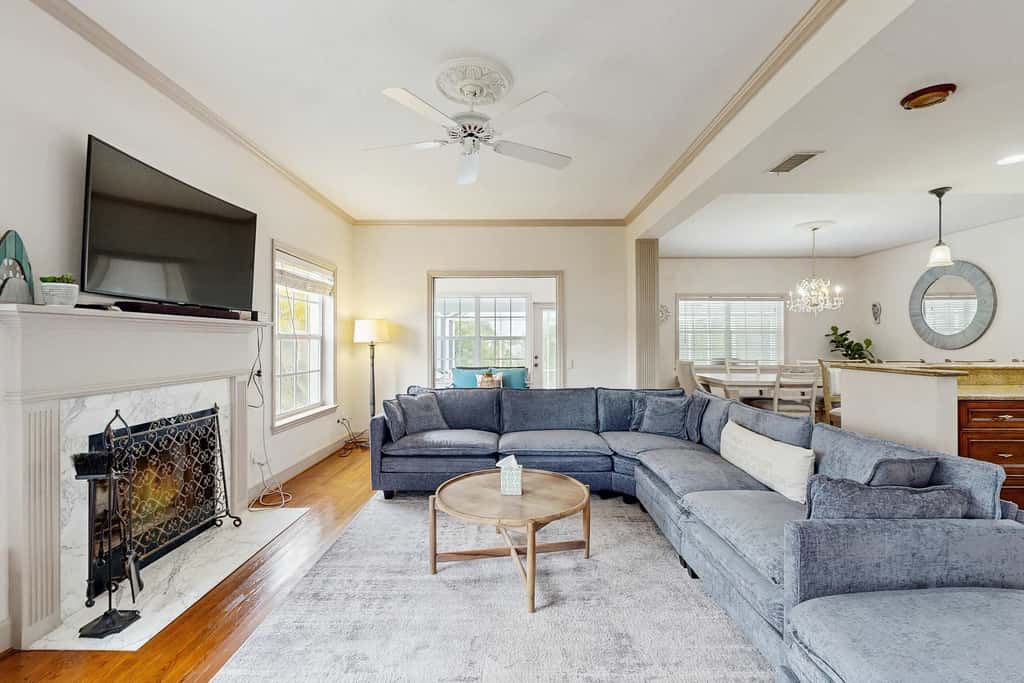 Spacious 3 Bedroom Waterfront Home with Private Pool and in Port Charlotte