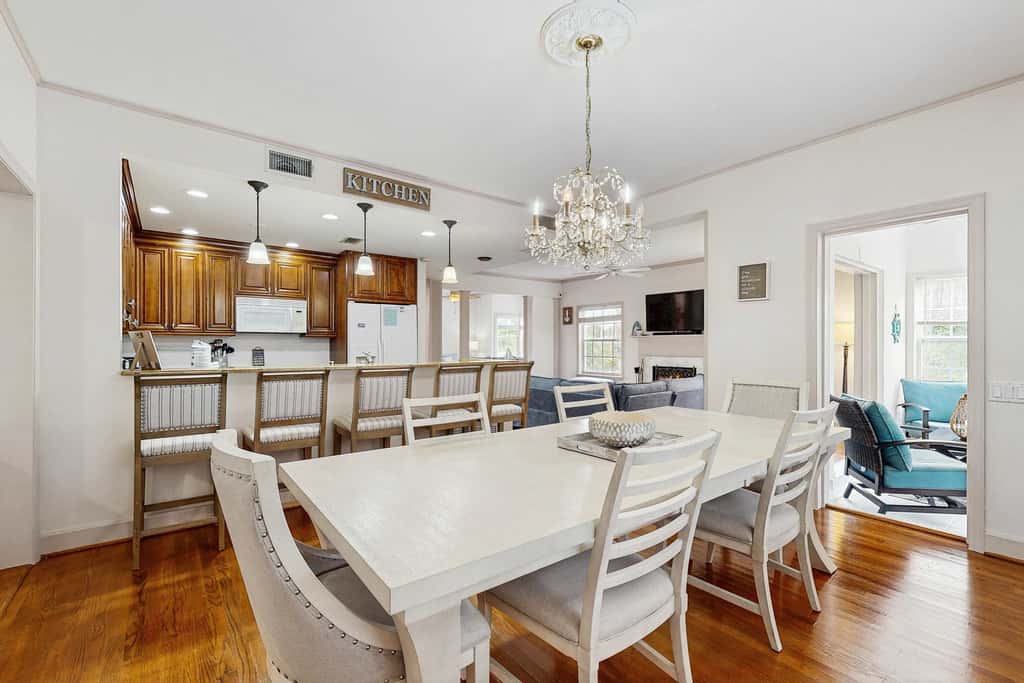 Spacious 3 Bedroom Waterfront Home with Private Pool and in Port Charlotte