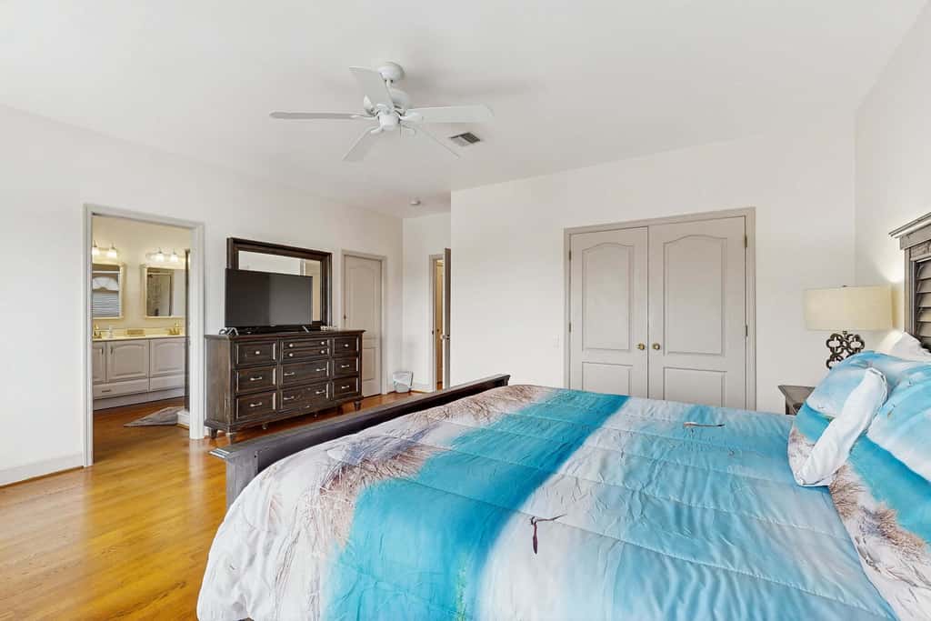 Spacious 3 Bedroom Waterfront Home with Private Pool and in Port Charlotte