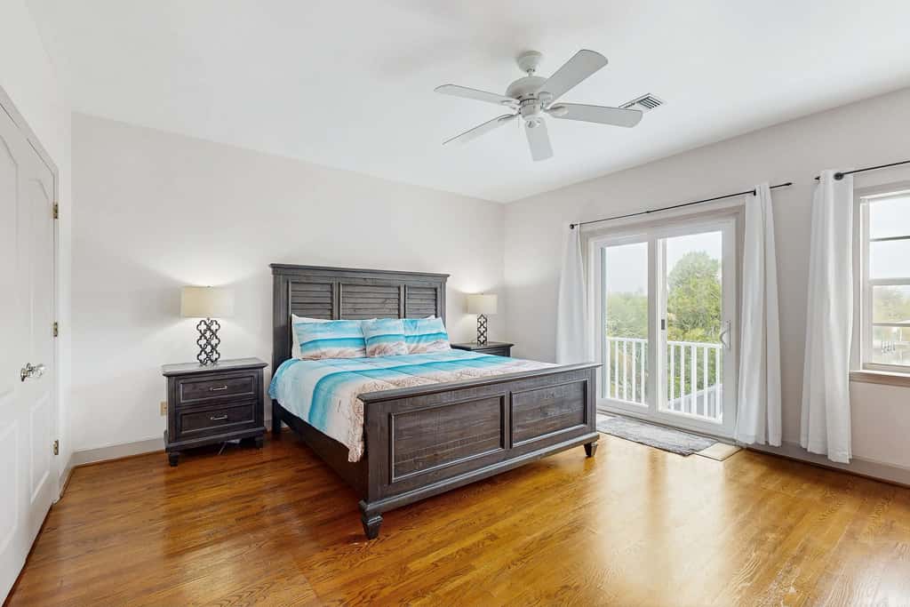 Spacious 3 Bedroom Waterfront Home with Private Pool and in Port Charlotte