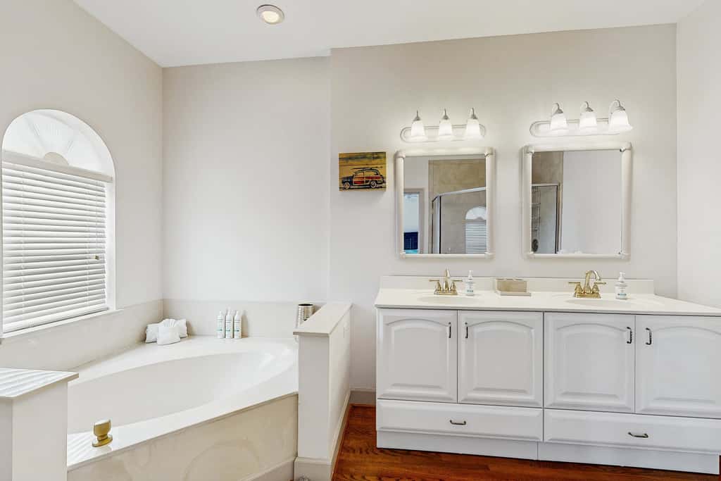 Spacious 3 Bedroom Waterfront Home with Private Pool and in Port Charlotte