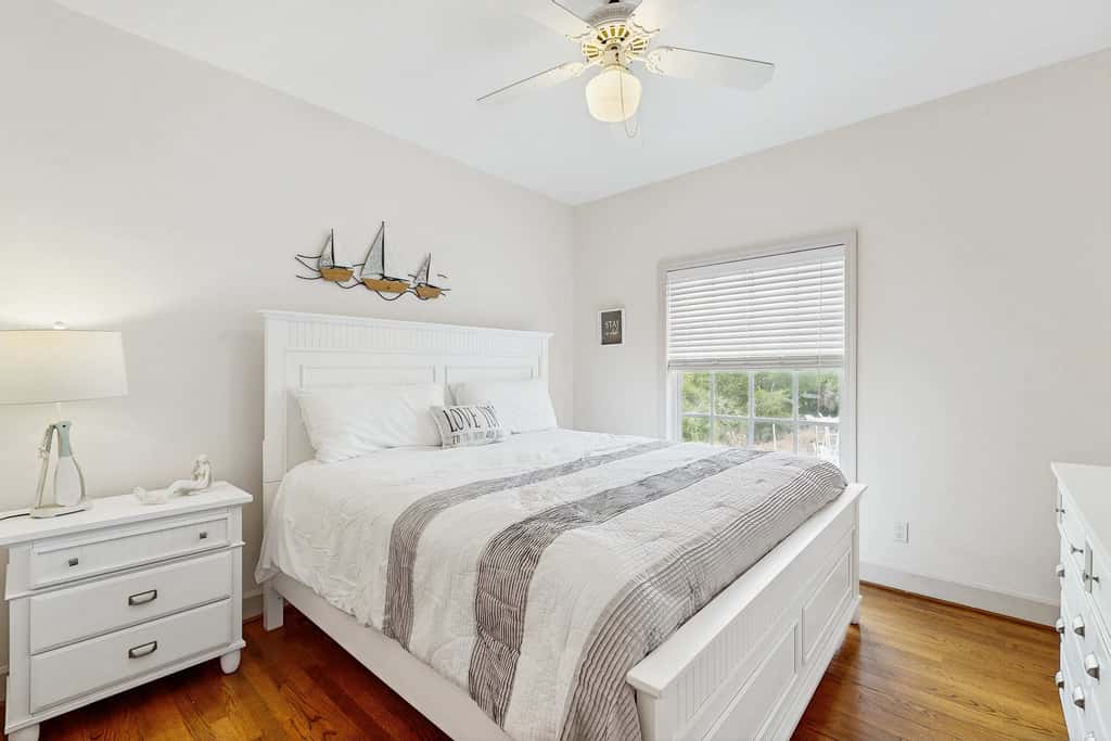 Spacious 3 Bedroom Waterfront Home with Private Pool and in Port Charlotte