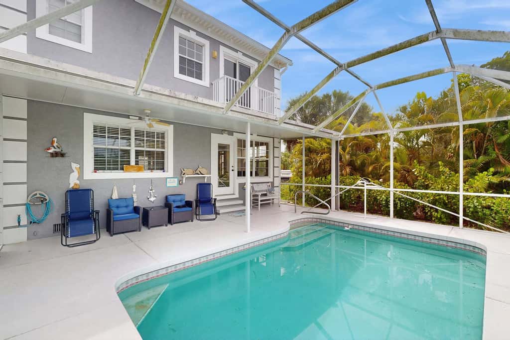 Spacious 3 Bedroom Waterfront Home with Private Pool and in Port Charlotte