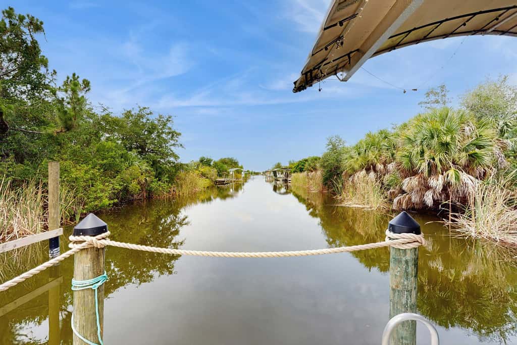 Spacious 3 Bedroom Waterfront Home with Private Pool and in Port Charlotte