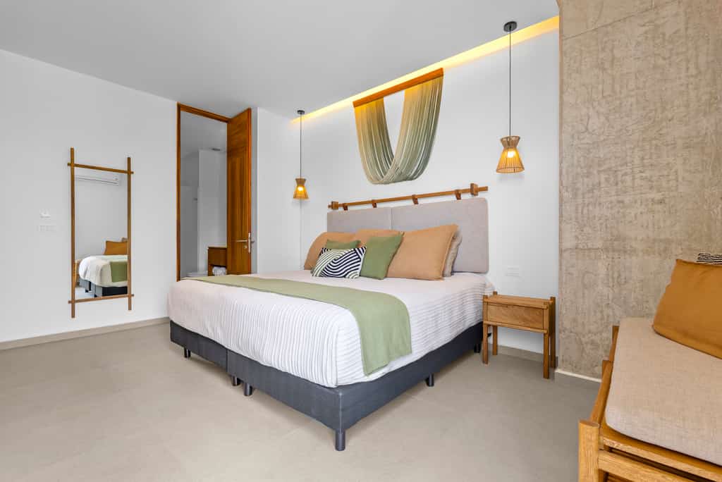 1BR Bucerías condo with pool, gym, balcony, WiFi, and beach views.