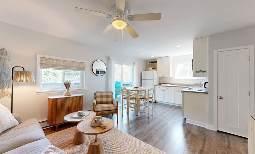 Lost Compass - 72 Sussex St #5
