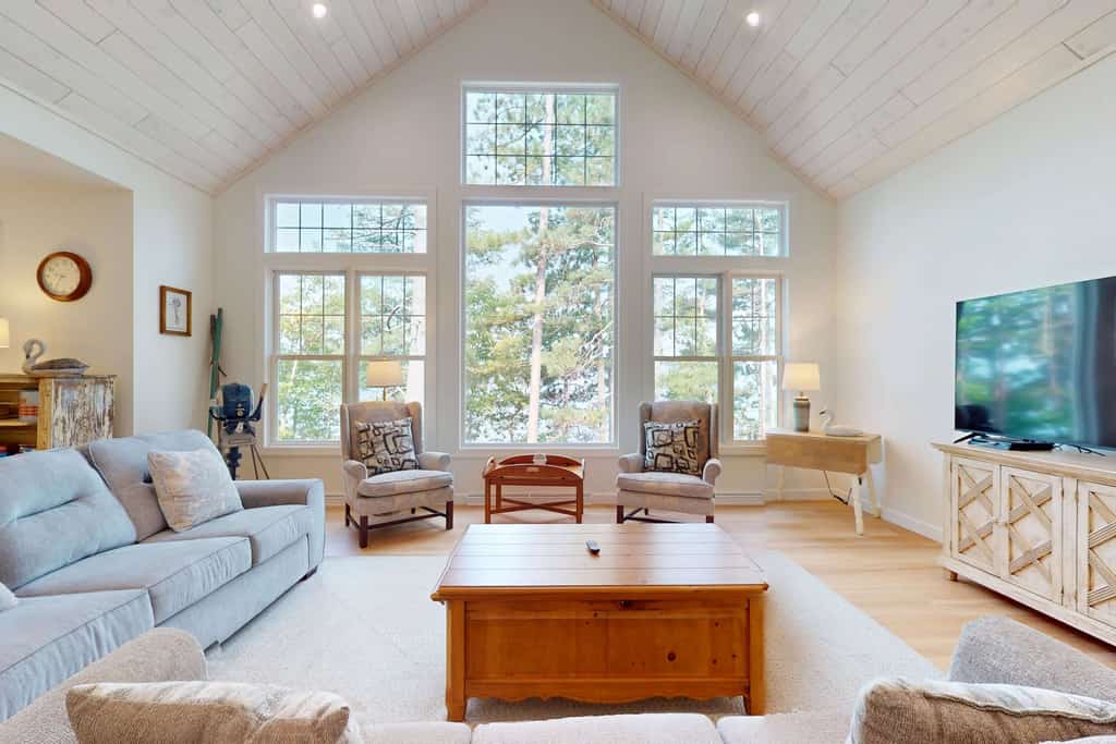 Lakefront Luxury, Dock, Game Room & Screened Porch