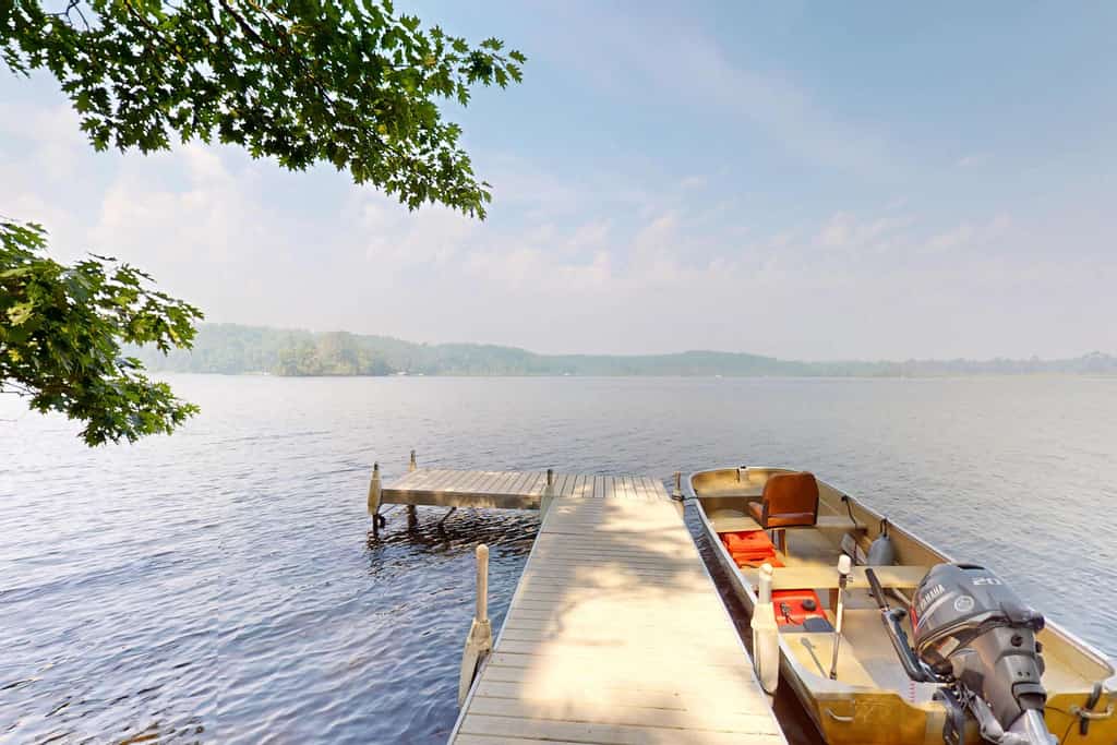 Lakefront Luxury, Dock, Game Room & Screened Porch