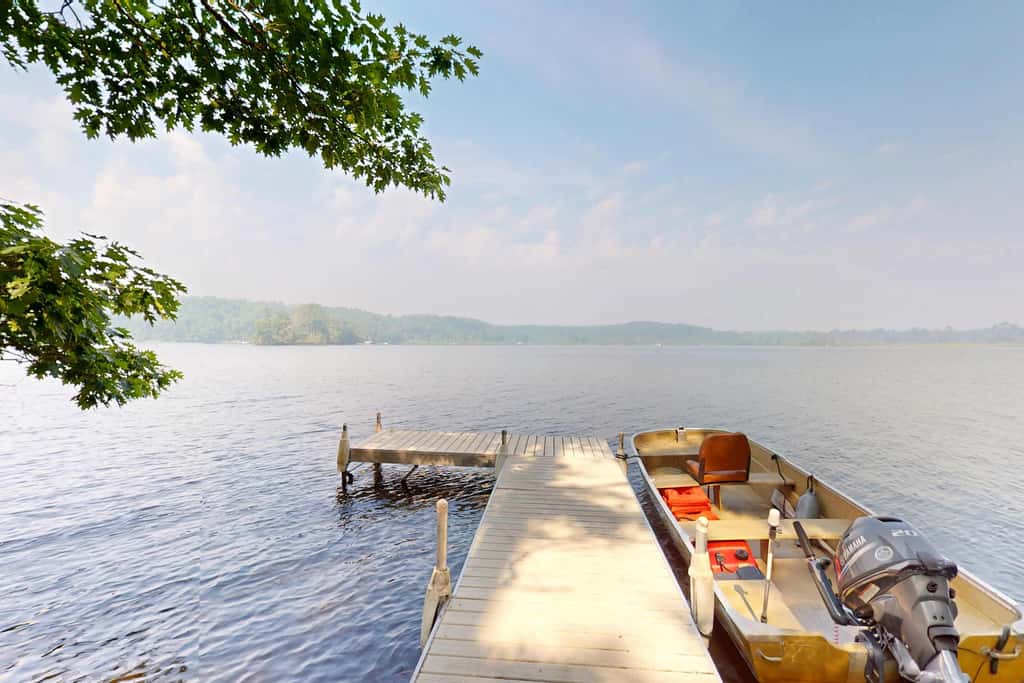 Lakefront Luxury, Dock, Game Room & Screened Porch